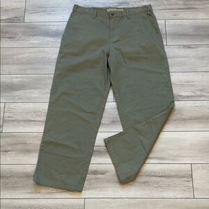 Cabelas Casuals women's wide leg flat front pants size 14